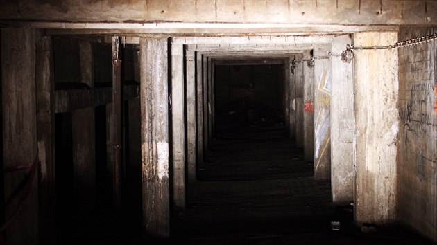Podzemí bývalého Stalinova pomníku na Letné tvoří složitý železobetonový skelet.