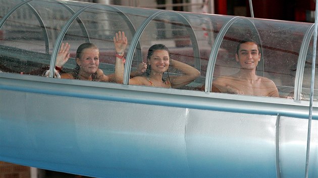 Liberecký bazén si oblíbili dospělí, ale hlavně děti.
