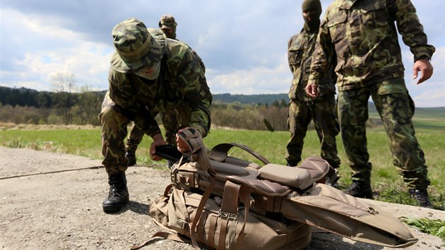 Zbrojovka uvd, e inn dostel "snajprovky" je 800 metr (23. dubna)