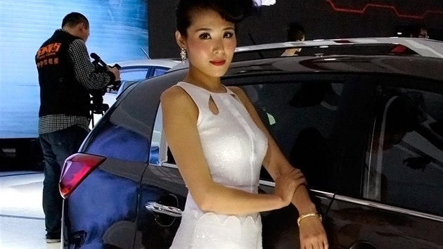 Modelky autosalonu Peking 2014