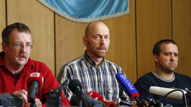 Jeden ze zadržovaných členů mise OBSE Axel Schneider vystoupil na tiskové konferenci (27. dubna 2014).