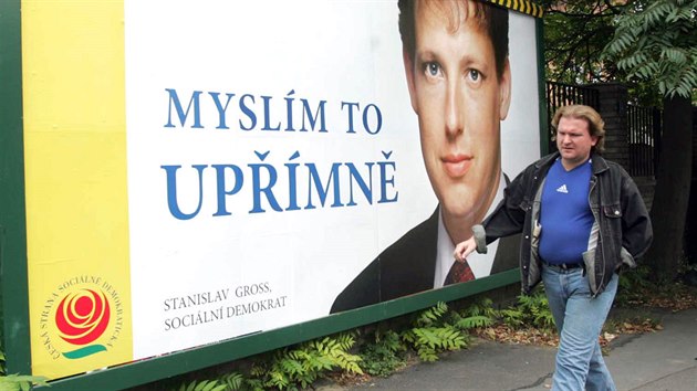 Předvolební billboard ČSSD s citátem Stanislava Grosse "Myslím to upřímně" (srpen 2004)