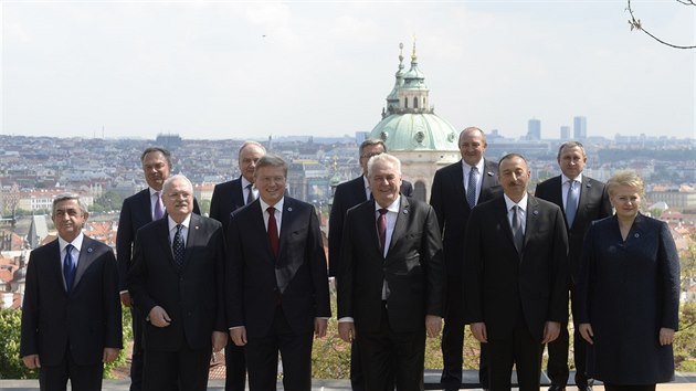 Účastníci summitu Východního partnerství v Praze (24. dubna 2014)