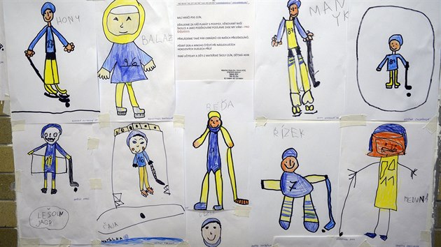 Děti z mateřské školy Dětská ve Zlíně namalovaly obrázky zlínským hokejistům.