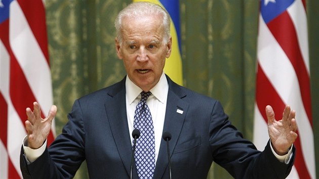 Americk viceprezident Joe Biden na tiskov konferenci v ter 22. dubna 2014 v Kyjev vyzv Rusko, aby sthlo sv jednotky od ukrajinskch hranic.