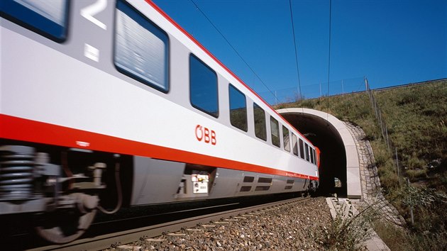 Rakouské železnice v pondělí ochromí stávka, dotkne se i spojů s Českem