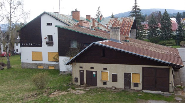 Harrachovu d�lá hanbu hlavn� kdysi slavný hotel Hubertus.