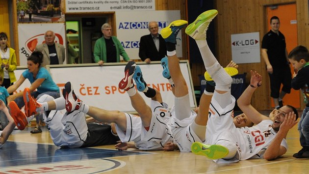 Basketbalist Dna slav vhru nad Opavou.