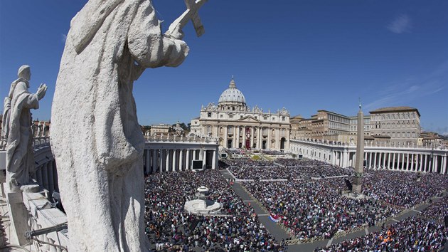 Na svatopetrskm nmst ve Vatiknu se shromdilo 150 tisc lid, kte vyschlechli Urbi et Orbi. 