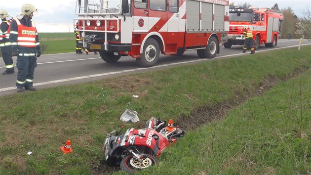 Nehoda tří motocyklů a osobního auta na Bruntálsku (21. dubna 2014)