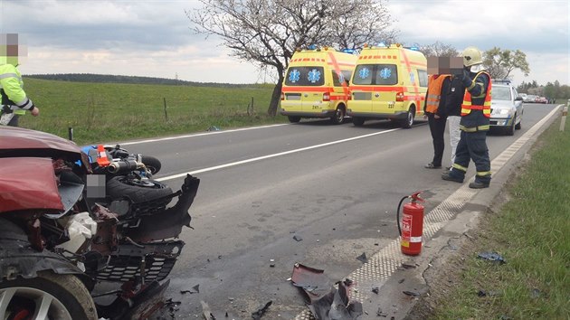 Nehoda tří motocyklů a osobního auta na Bruntálsku (21. dubna 2014)