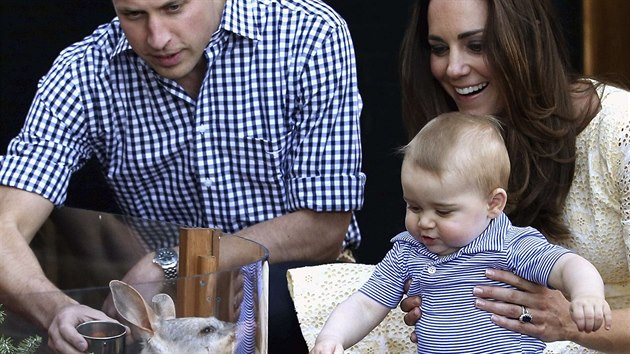 Princ George se svým jmenovcem vanatcem bandikutem králíkovitým (Sydney, 20....