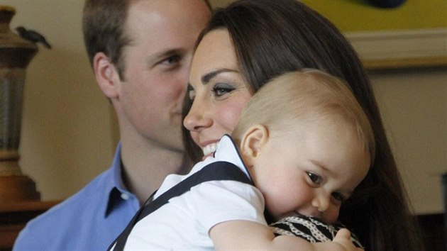 Princ William, Kate a jejich syn George na snmku, kter vvodkyn oznaila za nejoblbenj z turn u protinoc (Wellington, 9. dubna 2014).