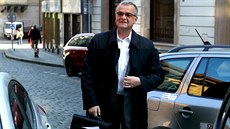Miroslav Kalousek p�i p�íchodu na výslech v kauze Nagyová. (23. dubna 2014)