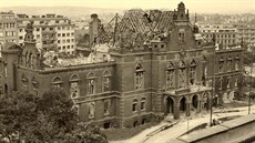 Vyhořelý Německý dům v Brně krátce před zahájením demolice. Požár na jaře 1945...