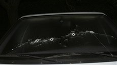 Mu� si sám prost�ílel auto.