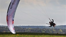 Ukázka paraglidingu.