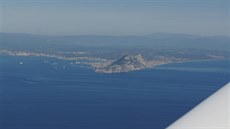 Známá gibraltarská skála, která vytvá�í pnutí mezi Británií (které pat�í) a...