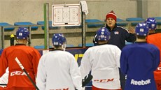 U TABULE. Hokejisté se seli na tréninku národního týmu v praských Letanech. 