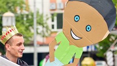 Hradecký majáles za�al pr�vodem. Objevili se v n�m kandidáti na krále.