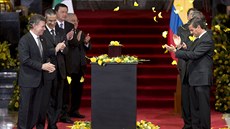 Kolumbijský prezident Juan Manuel Santos (vlevo) a prezident Mexika  Enrique...