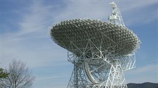 Robert C. Byrd Telescope v areálu NRAO v Green Bank, Západní Virginie, USA