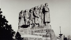 Stalinv pomník na praské Letné byl dokonen v roce 1955 a stál tam do roku...