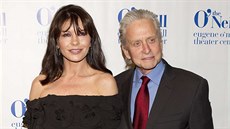 Catherine Zeta-Jonesová a Michael Douglas na udílení Monte Cristo Awards (New...