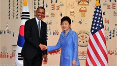 Americký prezident Barack Obama a prezidentka Ji�ní Koreje Pak Kun-hje pózují