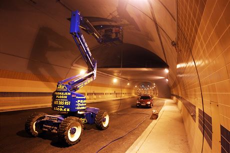 Práce na dostavb tunelového komplexu Blanka se po pti msících znovu rozjely
