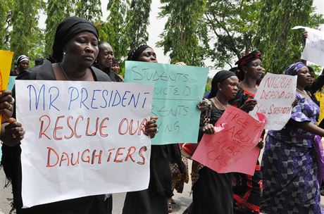 "Pane prezidente, zachrate nae dcery," prosí matky unesených studentek na...