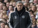 José Mourinho, trenér Chelsea, sleduje prbh semifinálové odvety proti...