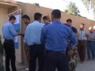 Iráané stojí frontu ped volební místností v Bagdádu - poprvé volí od odchodu...