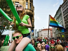 ZAÁTEK CESTY. Z centra Prahy vyrazili studenti do Letan krátce ped polednem.