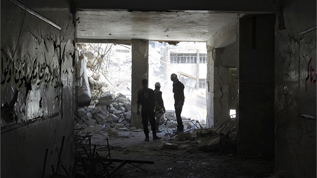 Nlet v Aleppu na severu Srie zashl kolu, kde zabil destky lid vetn dt.  