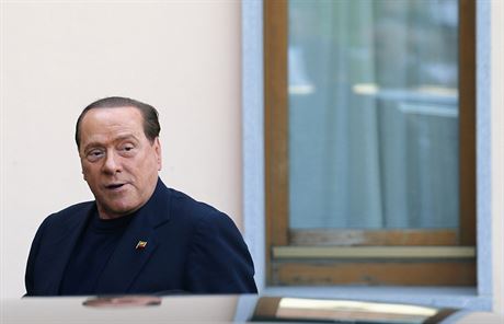 Bývalý italský premiér Silvio Berlusconi pijel do domova dchodc Cesano...