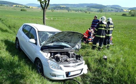 idi vozu Hyundai utrpl závaná zranní. Vrtulník ho transportoval do FN v Plzni.