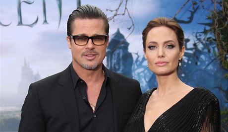 Brad Pitt a Angelina Jolie na speciální výstav kostým z filmu Zloba -...