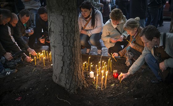 Obyvatelé Doncku truchlí za mrtvé z Odsy (4. kvtna 2014)