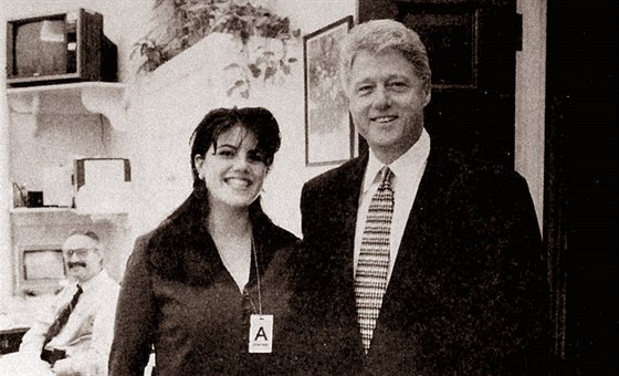 Monica Lewinská a tehdejí americký prezident Bill Clinton (1998)