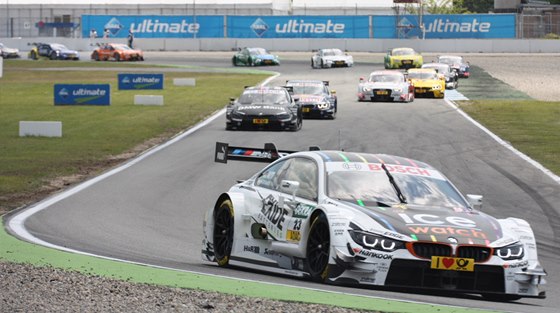 Marco Wittmann na BMW si jede pro první vítzství v DTM v Hockenheimu.
