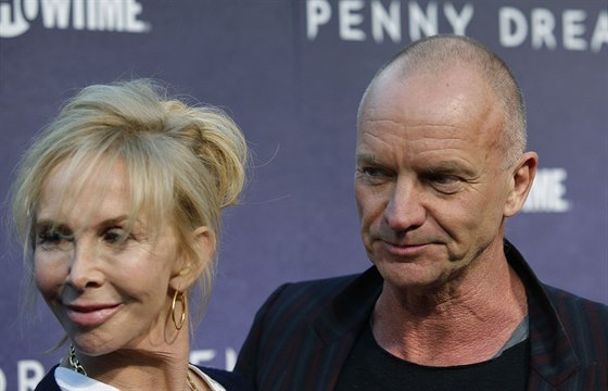 Sting a jeho manželka Trudie Stylerová na premiéře televizního seriálu Penny...