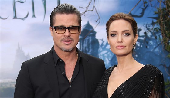 Brad Pitt a Angelina Jolie na speciální výstav kostým z filmu Zloba -...