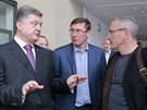 Kandidát na prezidenta Ukrajiny Petro Poroenko diskutuje s Michailem...