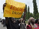 Píbuzní unesených kolaek protestují v nigerijské metropoli Abuja a ádají...
