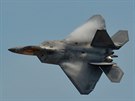 Nejvkonnj sthac stroj souasnosti - F-22 Raptor na leteck show na...