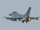 Dnsk letouny F-16 startuj z estonsk zkladny Amari.