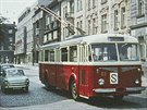 Trolejbus koda 8Tr11 . 83 odbouje u Adalbertina do Diviovy ulice v roce...