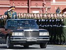 Po Rudém námstí se projel ministr obrany Sergej ojgu. (9. kvtna 2014)