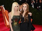 Donatella Versace a její dcera Allegra Beck Versace (New York, 5. kvtna 2014)
